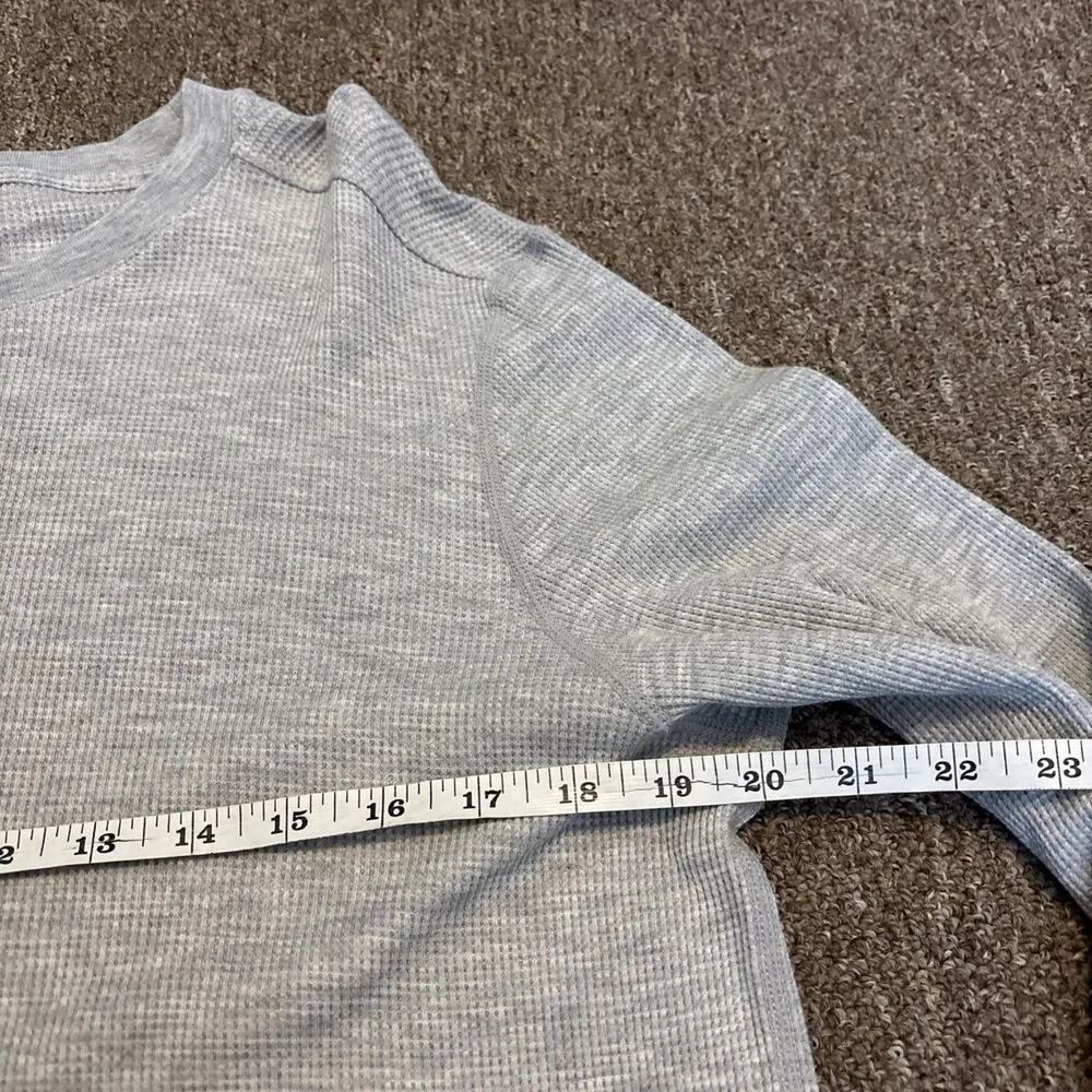 Vuori Shirt Mens Medium Gray Long Sleeve Waffle Knit Crewneck Pullover - Picture 3 of 7